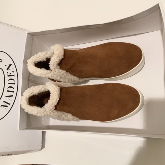 Steve Madden Fern Bootie Brown Suede Leather White Fur Ankle Fashion Winter Boot - Picture 6 of 7